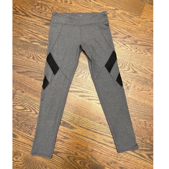 Leggings With Mesh Insets - Picture 3 of 7